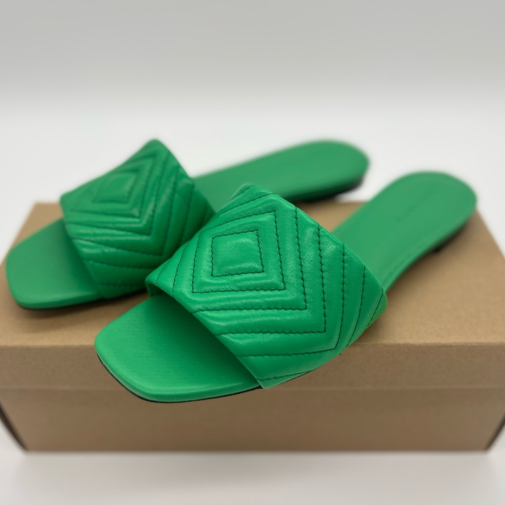 Sanctuary Women's Culture Flat Sandal - Jelly Bean, Green